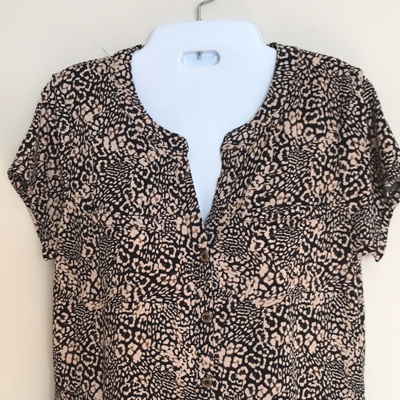 Dana Buchman women button down Ruffle button top. - Picture 2 of 10